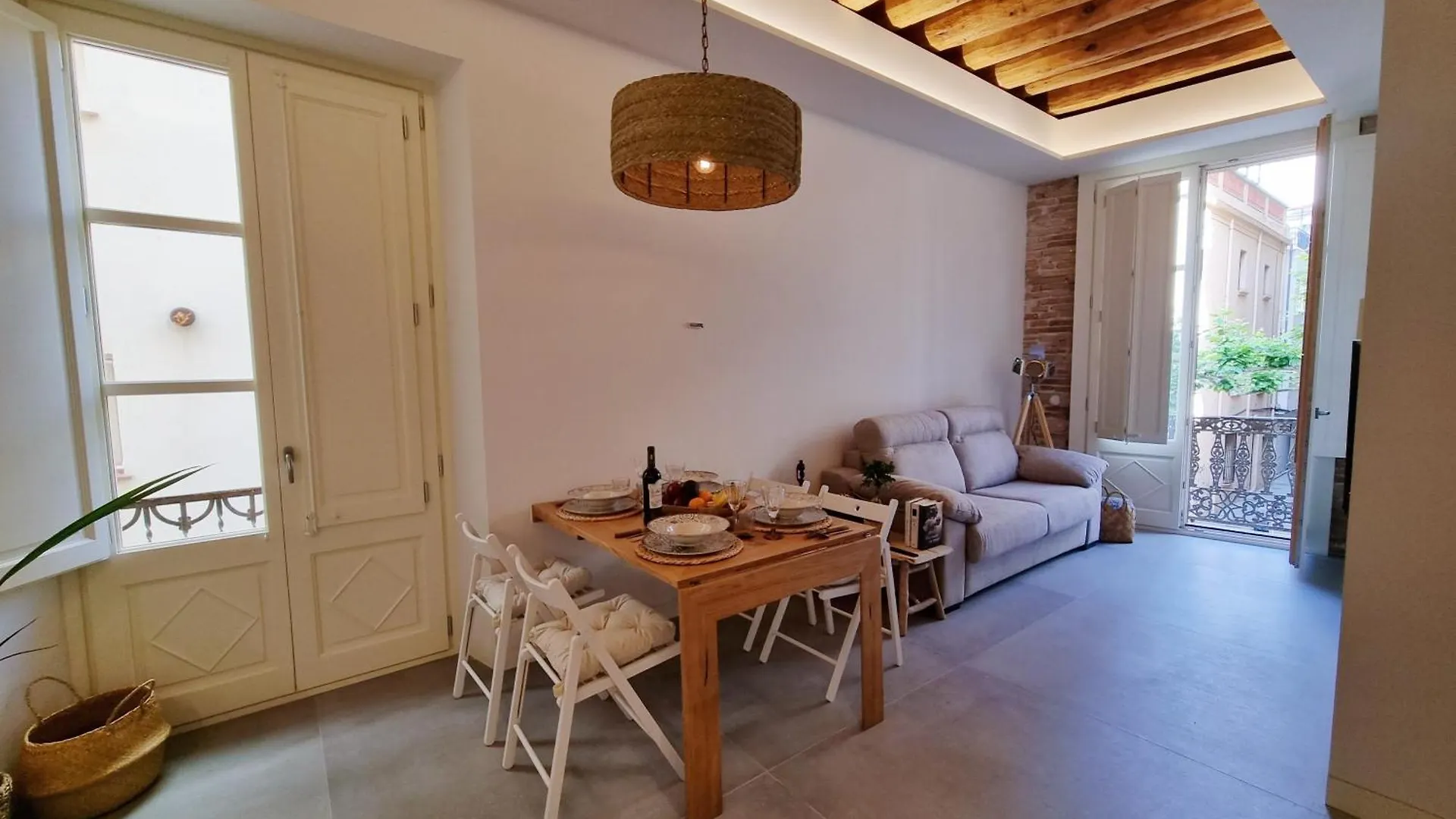 Antiquari De Blanes Apartamento Boutique En La Costa Brava contacts